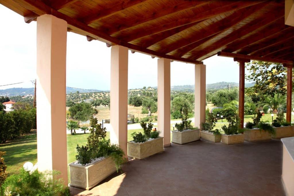 Wonderful Villa With Great View In Posidi-Καλάνδρα Εξωτερικό φωτογραφία